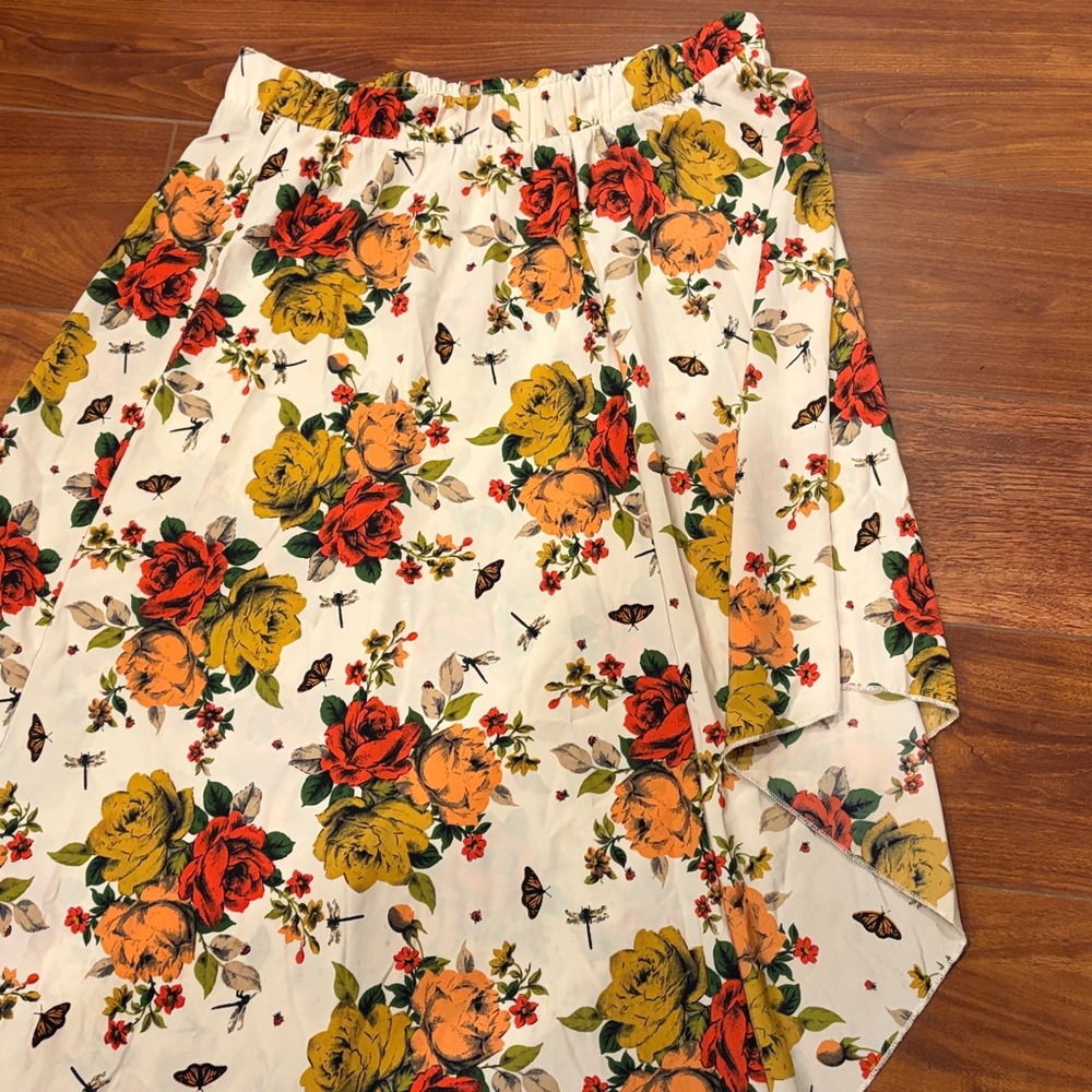 Ktoo Asymmetrical Floral Skirt in Cream with Floral Design, Size Small - Picture 4 of 9